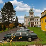 فندق Chateau Cihelny كارلوفي فاري