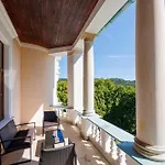 Chateau Cihelny فندق 4*
