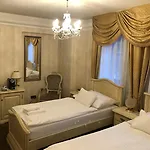 فندق Chateau Cihelny كارلوفي فاري